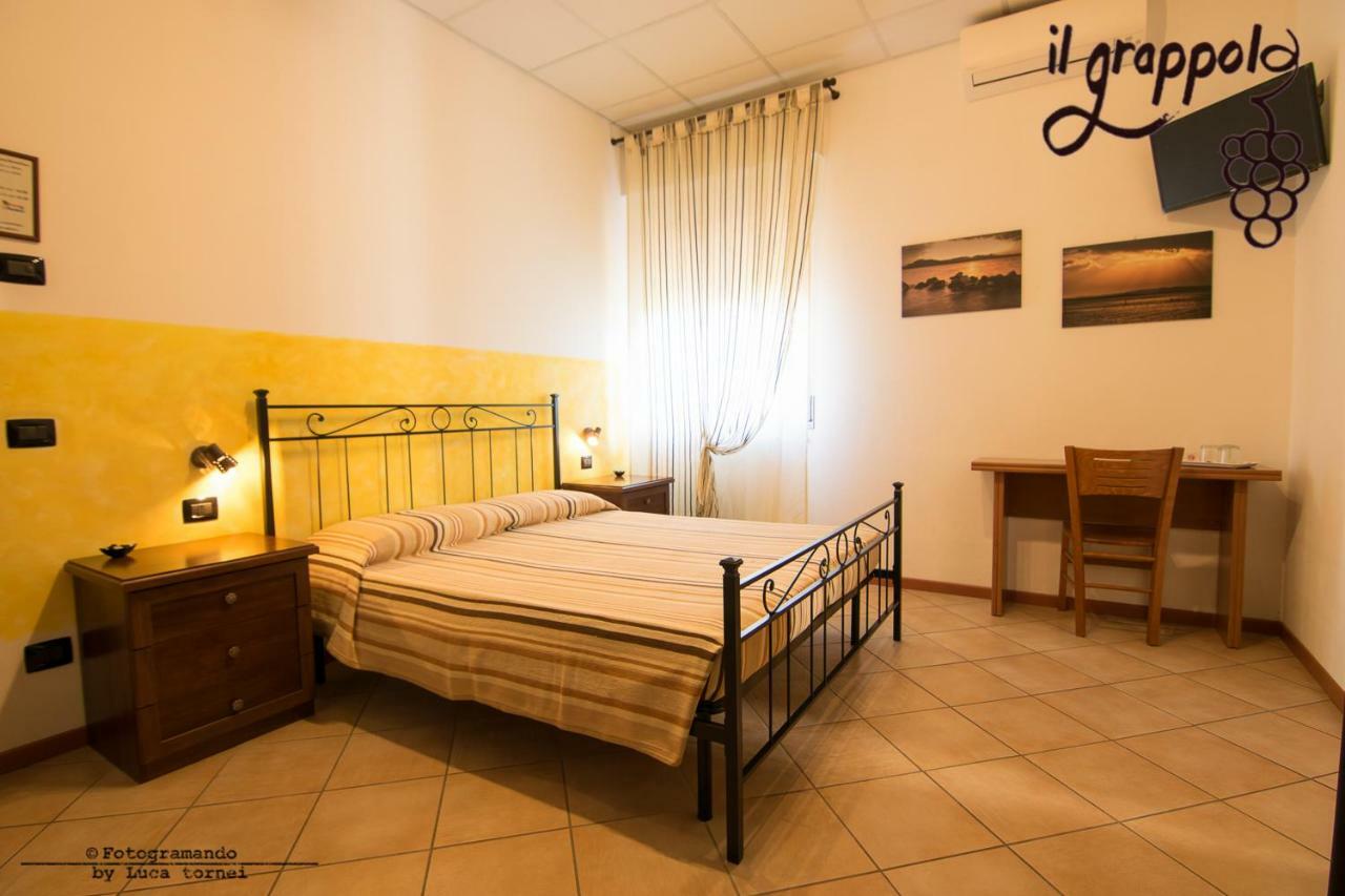 B&B Il Grappolo Foresteria Lombarda Сирмионе Экстерьер фото